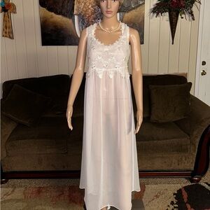 Heather Nicole • by Cinema Etoile • Large • White • Floral Lace • Nightgown